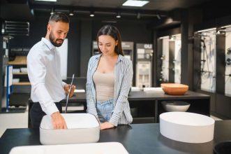 Was ist besser, Mineralguss oder Keramik Waschbecken?